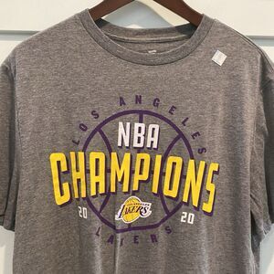 NBA Los Angeles Lakers Shirt Men Medium Grey Basketball Graphic‎ Tee 2020 Champs